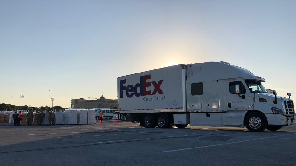 fedex custom critical trucks pictures